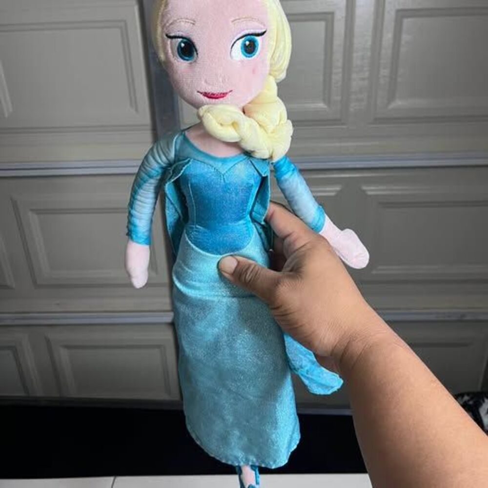 Disney store Frozen Elsa Plush Doll 19in